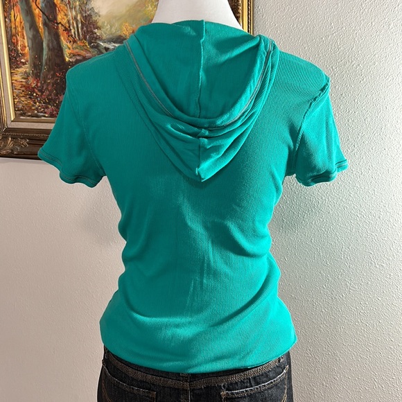 Emerald Hooded Short Sleeve, Ribbed Shirt. Kangaroo Pouch. Metallic Scrolls. Med - Picture 5 of 6